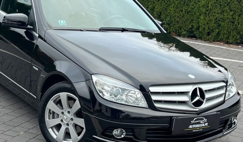 Mercedes-Benz   Klasa C    136 KM    Manualna    RWD (tył)    Czarny full