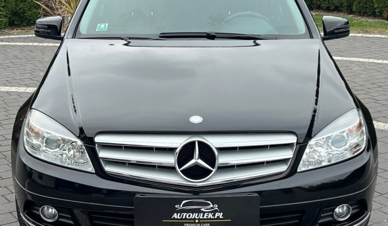 Mercedes-Benz   Klasa C    136 KM    Manualna    RWD (tył)    Czarny full