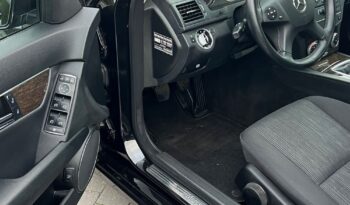 Mercedes-Benz   Klasa C    136 KM    Manualna    RWD (tył)    Czarny full