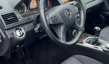 Mercedes-Benz   Klasa C    136 KM    Manualna    RWD (tył)    Czarny full