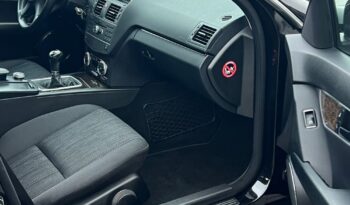 Mercedes-Benz   Klasa C    136 KM    Manualna    RWD (tył)    Czarny full