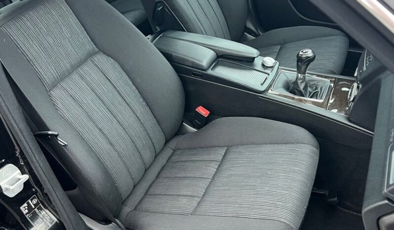 Mercedes-Benz   Klasa C    136 KM    Manualna    RWD (tył)    Czarny full
