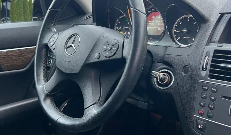 Mercedes-Benz   Klasa C    136 KM    Manualna    RWD (tył)    Czarny full