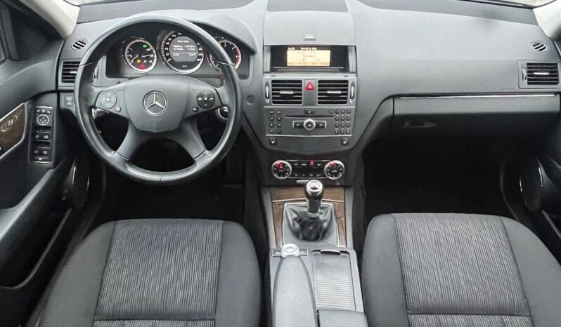 Mercedes-Benz   Klasa C    136 KM    Manualna    RWD (tył)    Czarny full