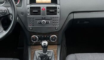 Mercedes-Benz   Klasa C    136 KM    Manualna    RWD (tył)    Czarny full