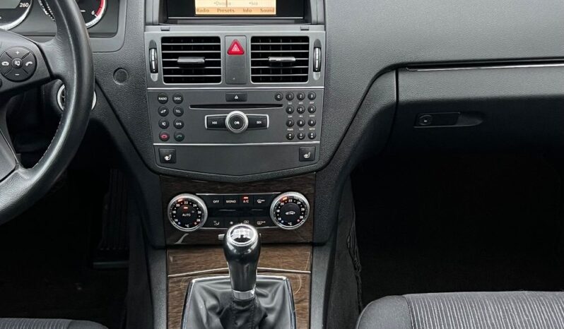 Mercedes-Benz   Klasa C    136 KM    Manualna    RWD (tył)    Czarny full