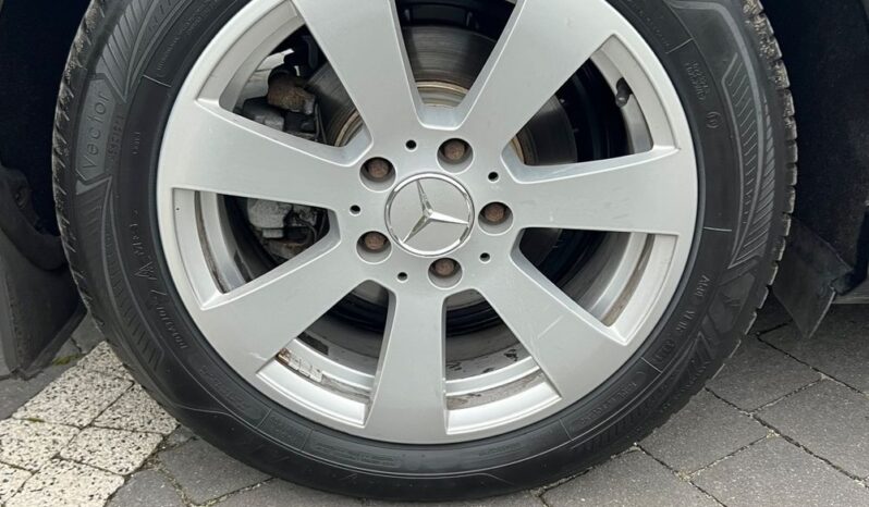 Mercedes-Benz   Klasa C    136 KM    Manualna    RWD (tył)    Czarny full