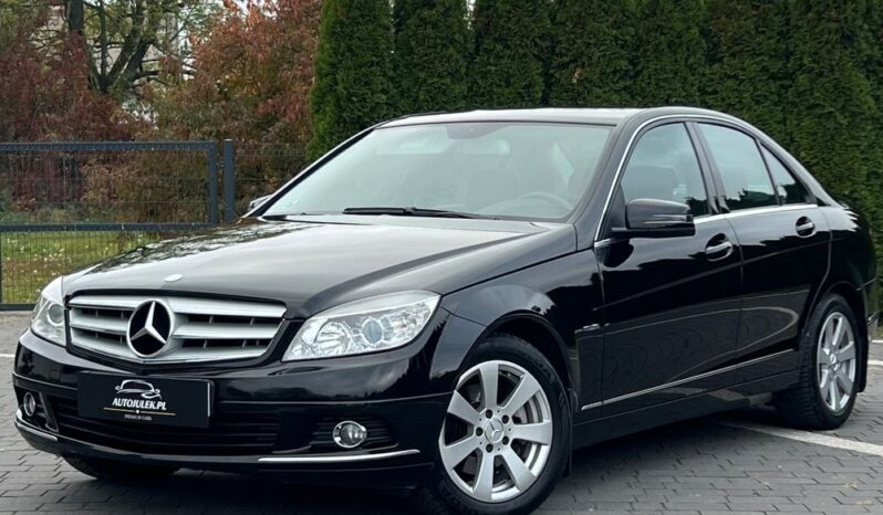 Mercedes-Benz   Klasa C    136 KM    Manualna    RWD (tył)    Czarny full
