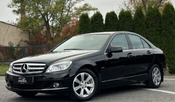 Mercedes-Benz   Klasa C    136 KM    Manualna    RWD (tył)    Czarny full