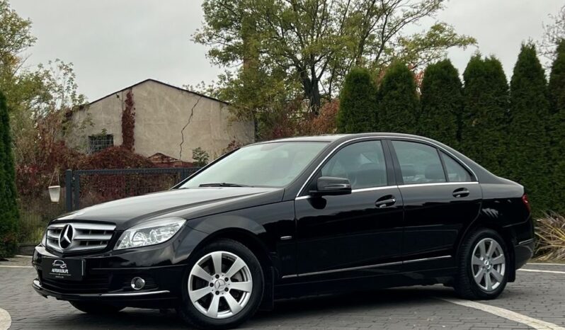 Mercedes-Benz   Klasa C    136 KM    Manualna    RWD (tył)    Czarny full