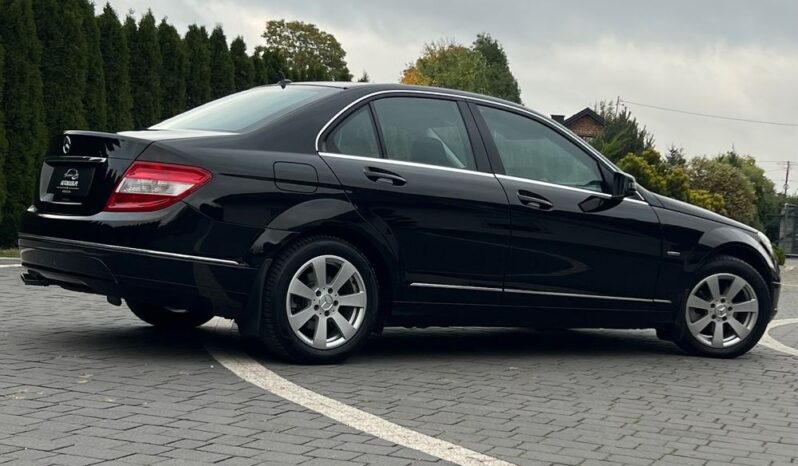 Mercedes-Benz   Klasa C    136 KM    Manualna    RWD (tył)    Czarny full
