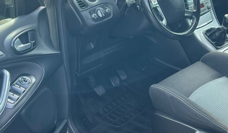 Ford   S-Max    145 KM    Manualna    FWD (przód)    Inny kolor full