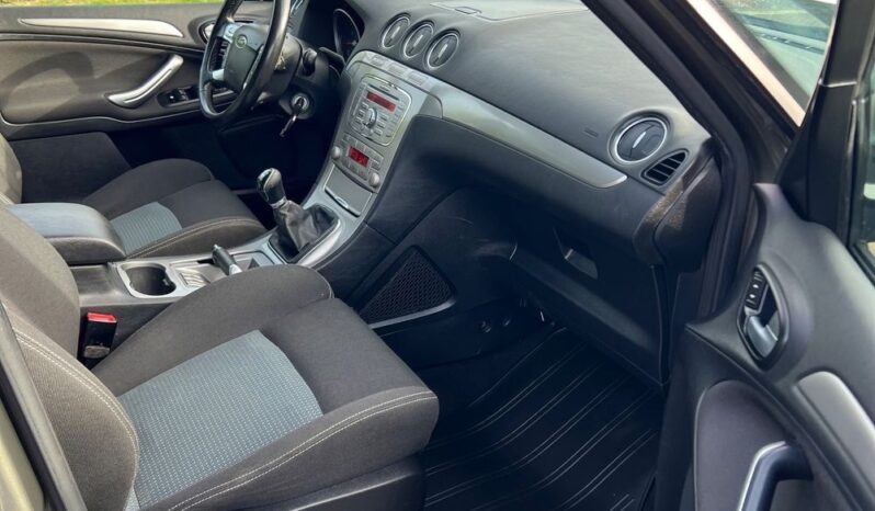 Ford   S-Max    145 KM    Manualna    FWD (przód)    Inny kolor full