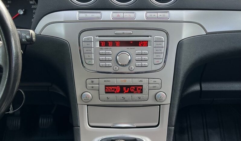 Ford   S-Max    145 KM    Manualna    FWD (przód)    Inny kolor full