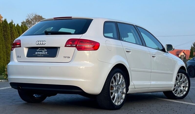 Audi   A3 Sportback    105 KM    Manualna    FWD (przód)    Biały full