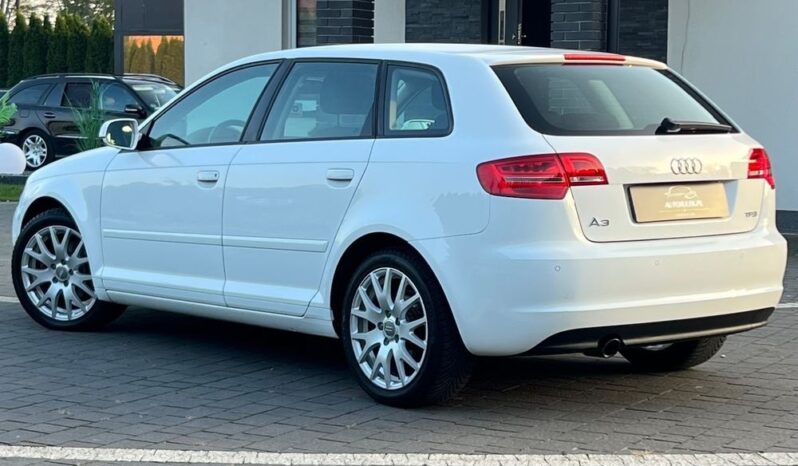 Audi   A3 Sportback    105 KM    Manualna    FWD (przód)    Biały full