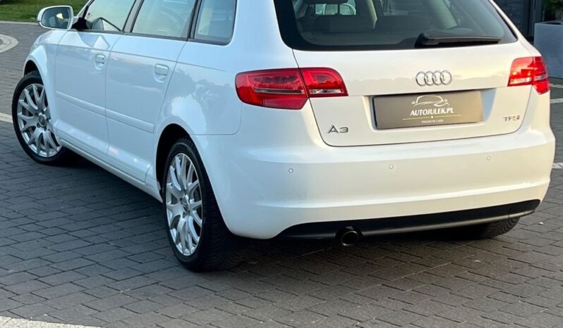 Audi   A3 Sportback    105 KM    Manualna    FWD (przód)    Biały full