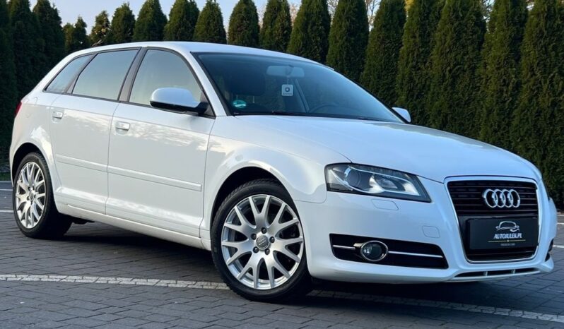 Audi   A3 Sportback    105 KM    Manualna    FWD (przód)    Biały full