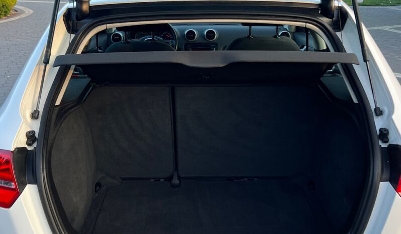 Audi   A3 Sportback    105 KM    Manualna    FWD (przód)    Biały full