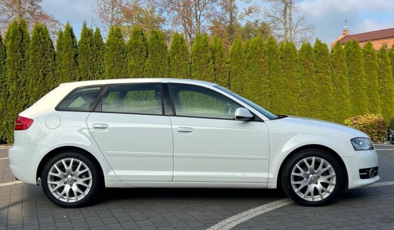Audi   A3 Sportback    105 KM    Manualna    FWD (przód)    Biały full