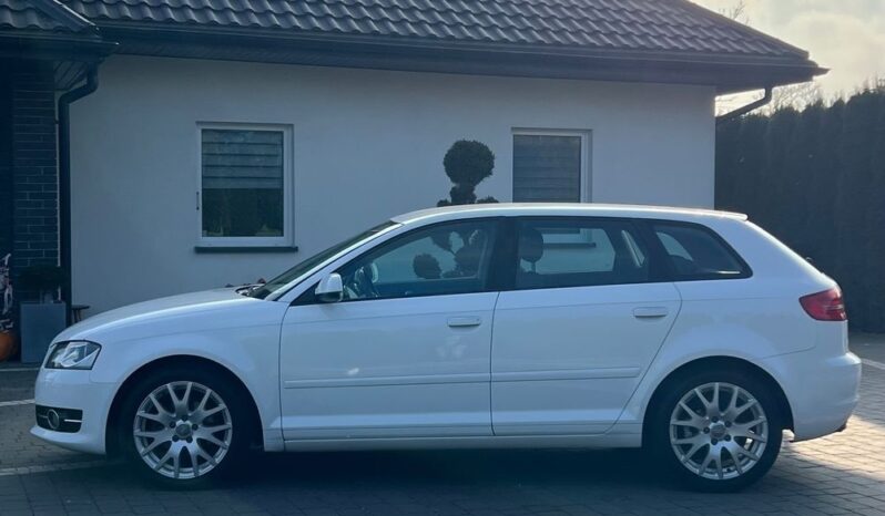 Audi   A3 Sportback    105 KM    Manualna    FWD (przód)    Biały full