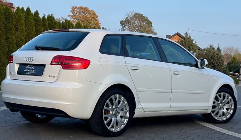 Audi   A3 Sportback    105 KM    Manualna    FWD (przód)    Biały full