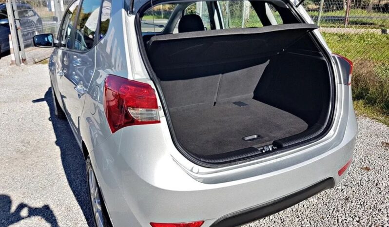 Hyundai ix20 | FWD (przód) | Manualna | 90 KM | Srebrny full