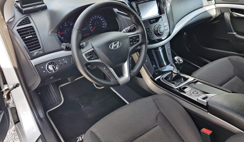Hyundai i40 | FWD (przód) | Manualna | 136 KM | Srebrny full