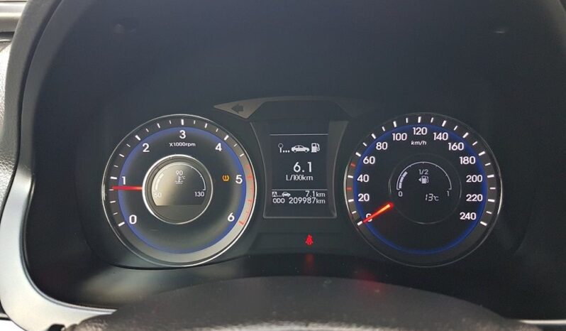 Hyundai i40 | FWD (przód) | Manualna | 136 KM | Srebrny full