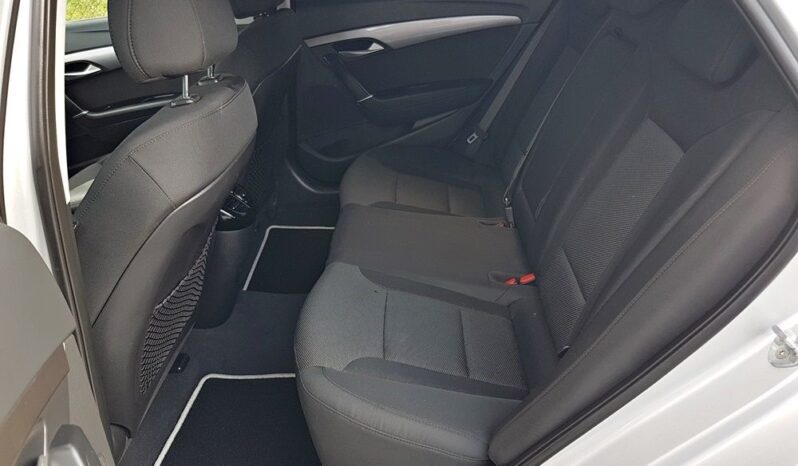 Hyundai i40 | FWD (przód) | Manualna | 136 KM | Srebrny full