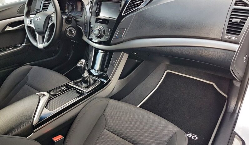 Hyundai i40 | FWD (przód) | Manualna | 136 KM | Srebrny full