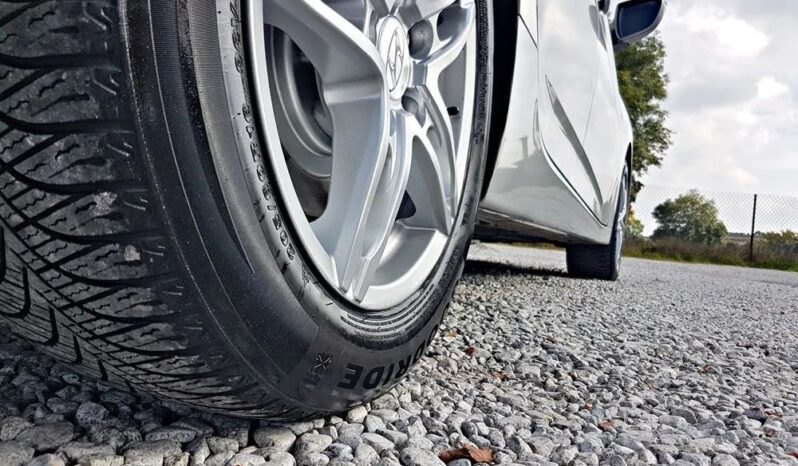 Hyundai i40 | FWD (przód) | Manualna | 136 KM | Srebrny full