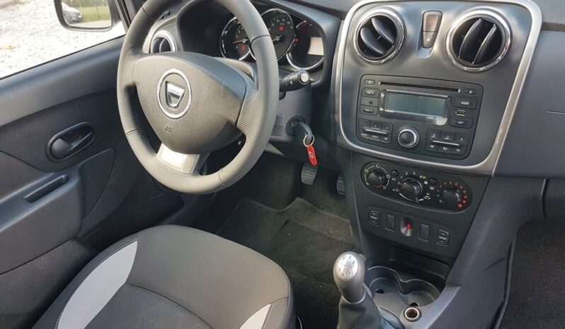 Dacia Sandero Stepway | FWD (przód) | Manualna | 90 KM | Bordowy full