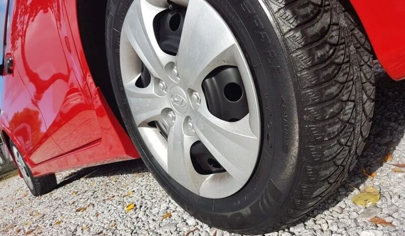 Hyundai i30 | FWD (przód) | Manualna | 109 KM | Czerwony full