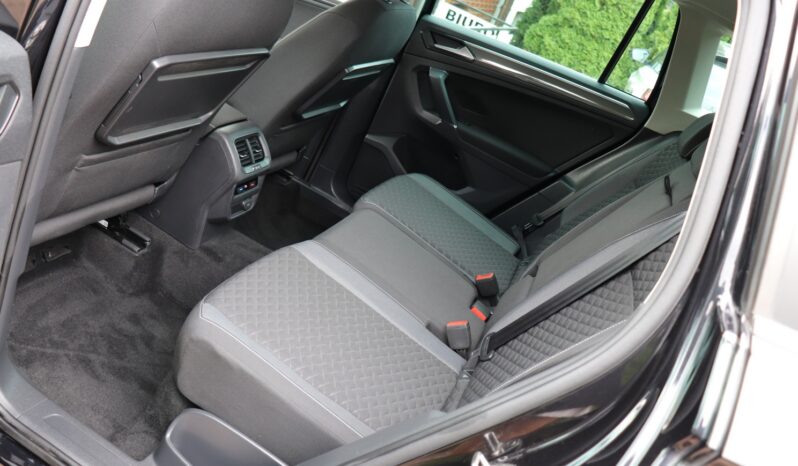 Volkswagen Tiguan | 2018 | 180 KM | 1984cm3 | Czarny full