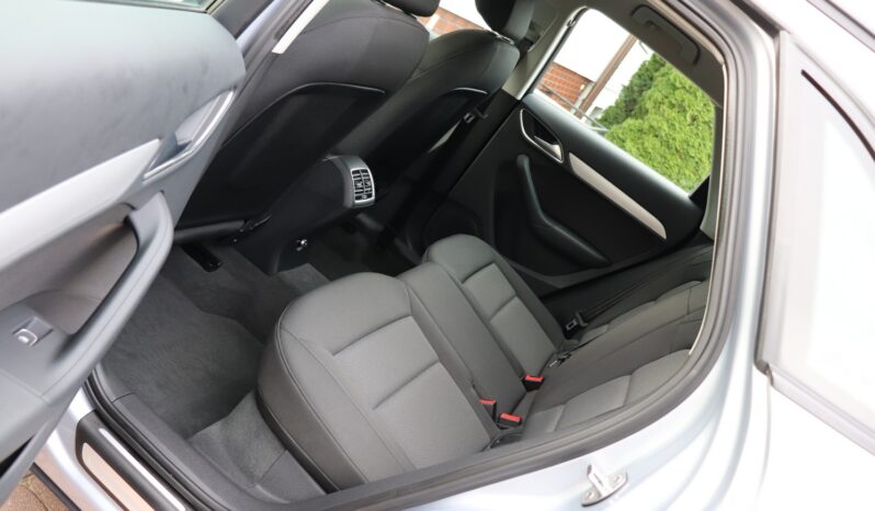 Audi Q3 | 2017 | 125 KM | 1395cm3 | Srebrny full