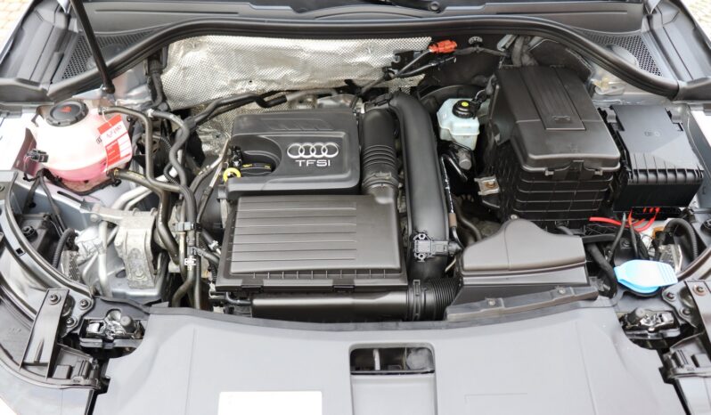 Audi Q3 | 2017 | 125 KM | 1395cm3 | Srebrny full