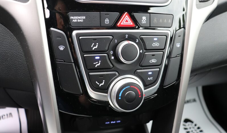 Hyundai i30 | 2015 | 101 KM | 1368cm3 | Czerwony full