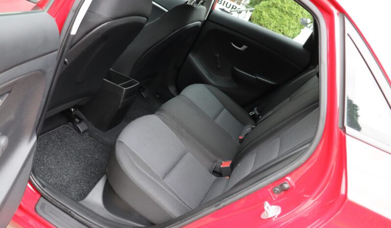 Hyundai i30 | 2015 | 101 KM | 1368cm3 | Czerwony full