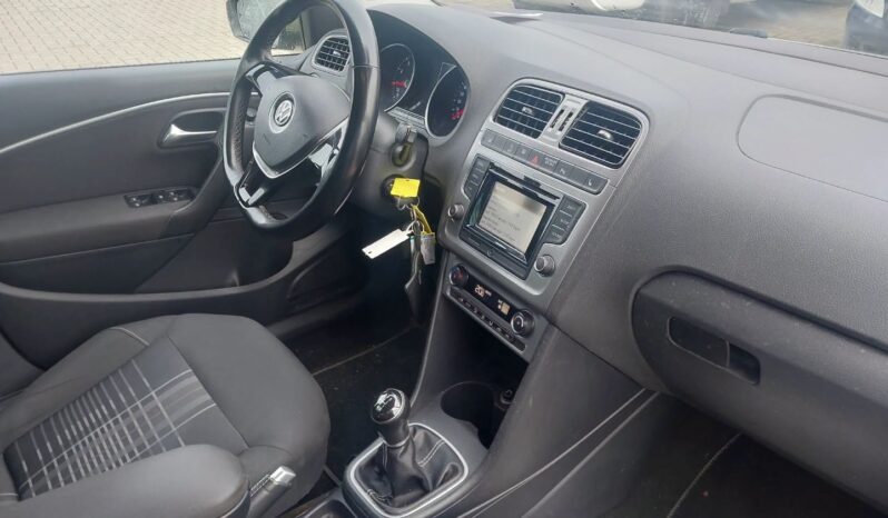 Volkswagen Polo | 2016 | 75 KM | 999cm3 | Srebrny full
