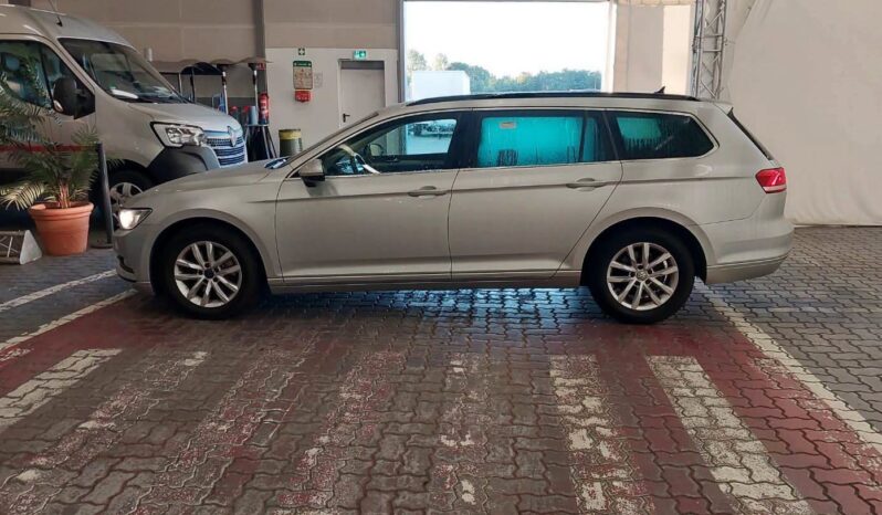 Volkswagen Passat Variant | 2015 | 150 KM | 1968cm3 | Srebrny full