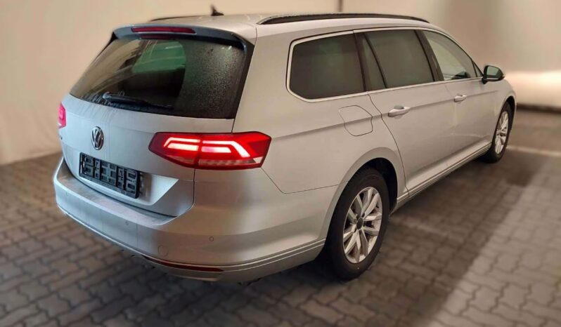 Volkswagen Passat Variant | 2015 | 150 KM | 1968cm3 | Srebrny full