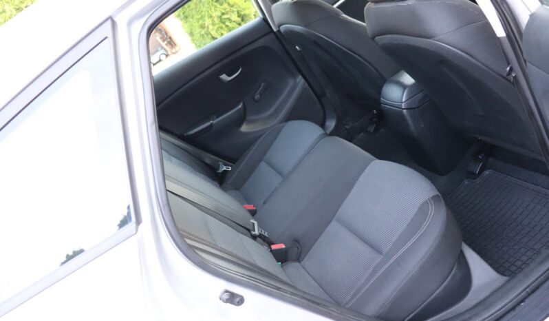 Hyundai i30 | 2014 | 110 KM | 1582cm3 | Srebrny full