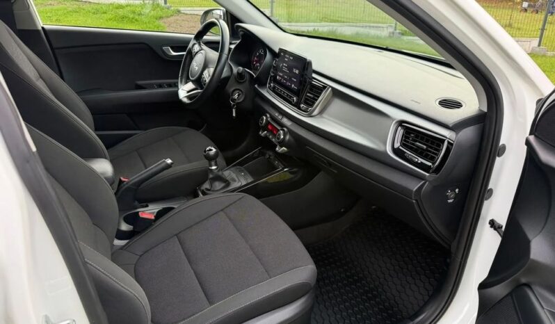 Kia Rio | FWD (przód) | Manualna | 84 KM | Biały full