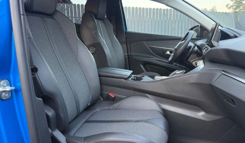 Peugeot 3008 | FWD (przód) | Automatyczna | 225 KM | Niebieski full