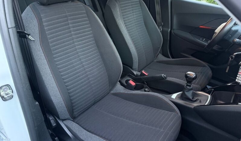 Peugeot 2008 | FWD (przód) | Manualna | 110 KM | Biały full