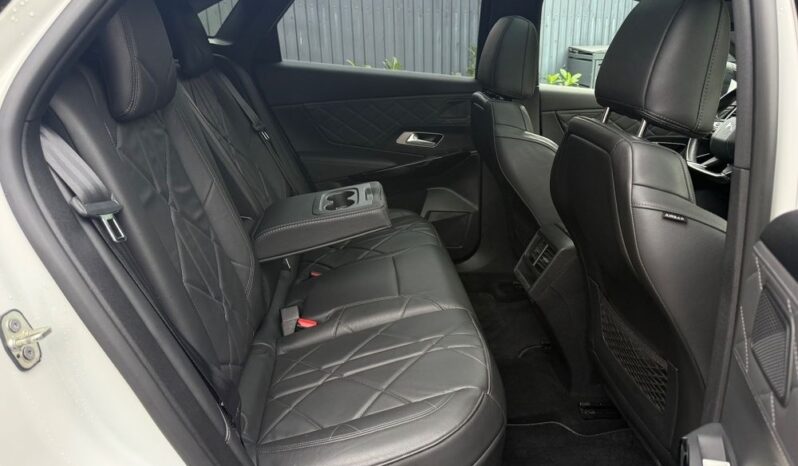 DS Automobiles DS 7 Crossback | 4×4 (doł. automatycznie) | Automatyczna | 300 KM | Biały full