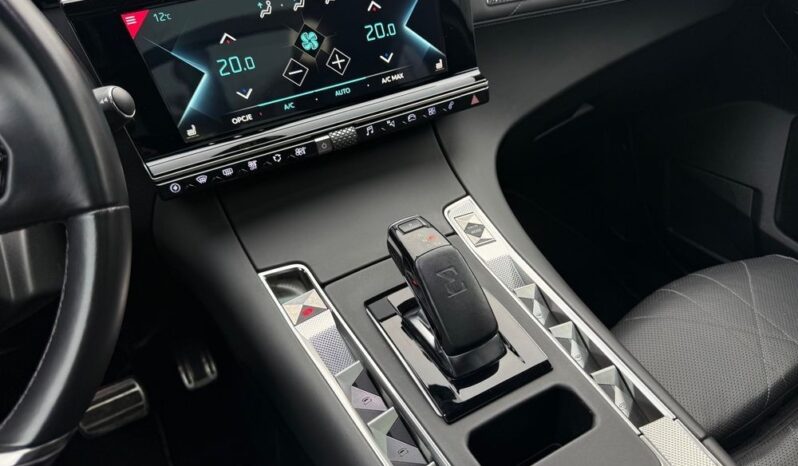 DS Automobiles DS 7 Crossback | 4×4 (doł. automatycznie) | Automatyczna | 300 KM | Biały full
