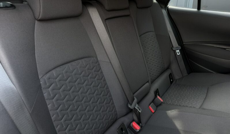 Toyota Corolla | FWD (przód) | Automatyczna | 122 KM | Srebrny full