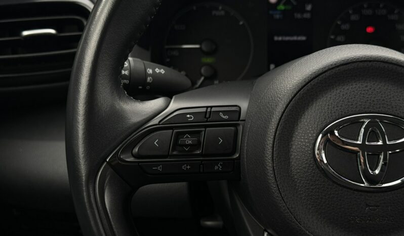 Toyota Yaris | FWD (przód) | Automatyczna | 116 KM | Biały full